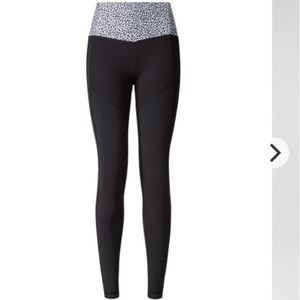 All the right places Lululemon miss mosaic/black